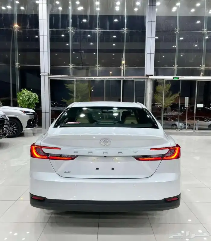 تويوتا كامري LE بنزين نص فل 2025 (122 550) شامل 3