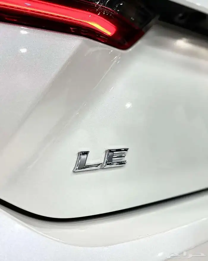 تويوتا كامري LE بنزين نص فل 2025 (122 550) شامل 7