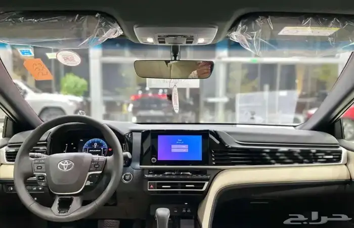 تويوتا كامري LE بنزين نص فل 2025 (122 550) شامل 5