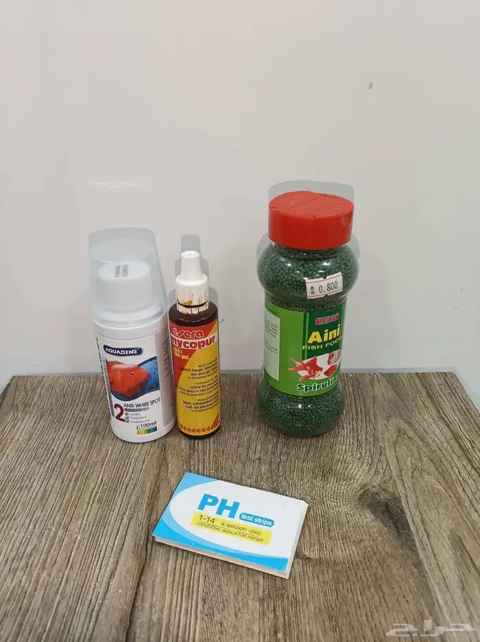 حوض اسماك مستخدم شبه جديد مع جميع مستلزماته واكل اسماك 4