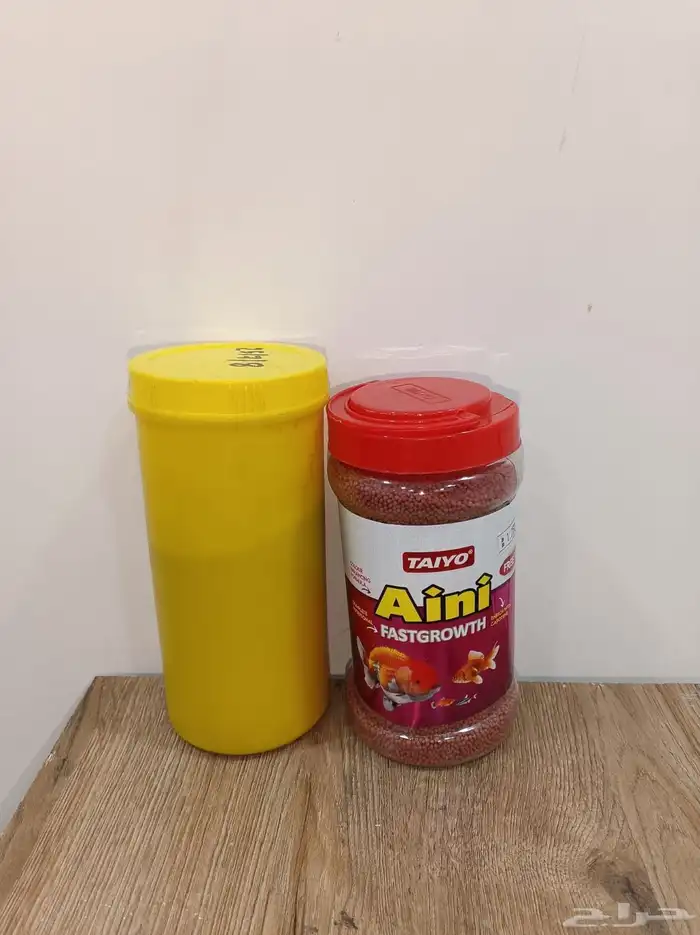 حوض اسماك مستخدم شبه جديد مع جميع مستلزماته واكل اسماك 9