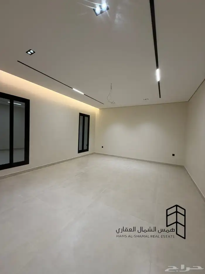 للبيع فيلا نص ارض ع شارعين حي الفلاح 2