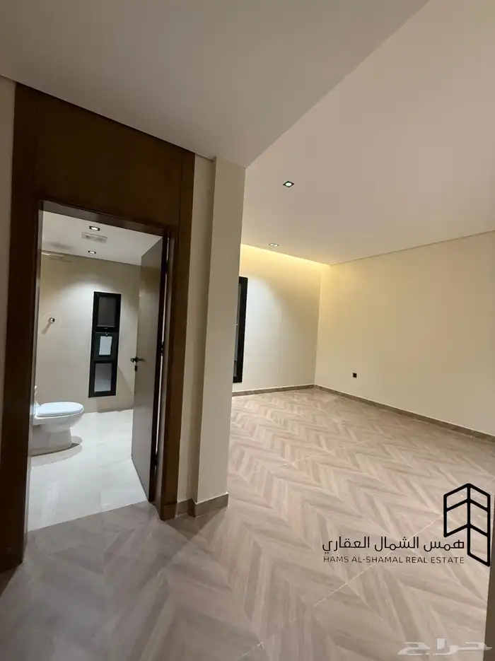 للبيع فيلا نص ارض ع شارعين حي الفلاح 13