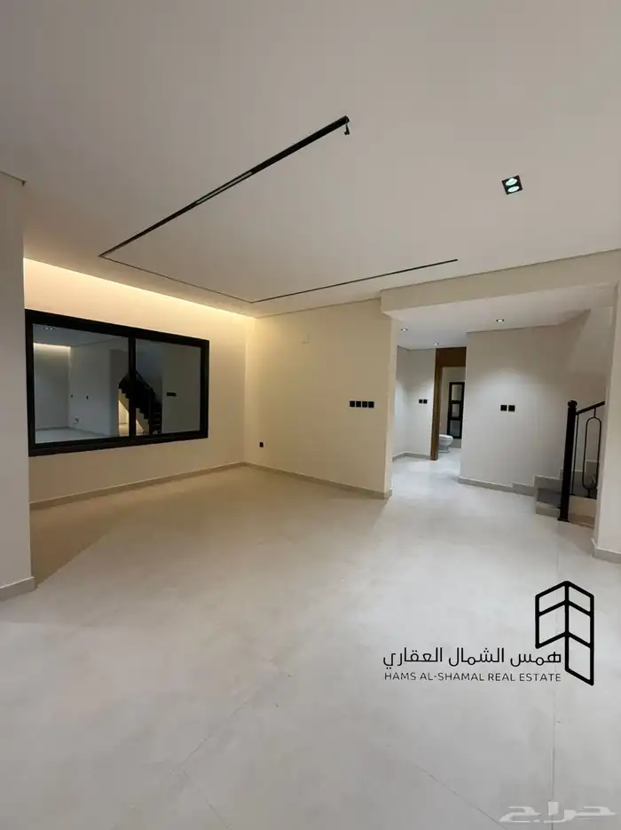 للبيع فيلا نص ارض ع شارعين حي الفلاح 9