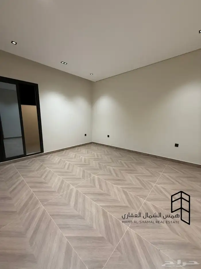 للبيع فيلا نص ارض ع شارعين حي الفلاح 1