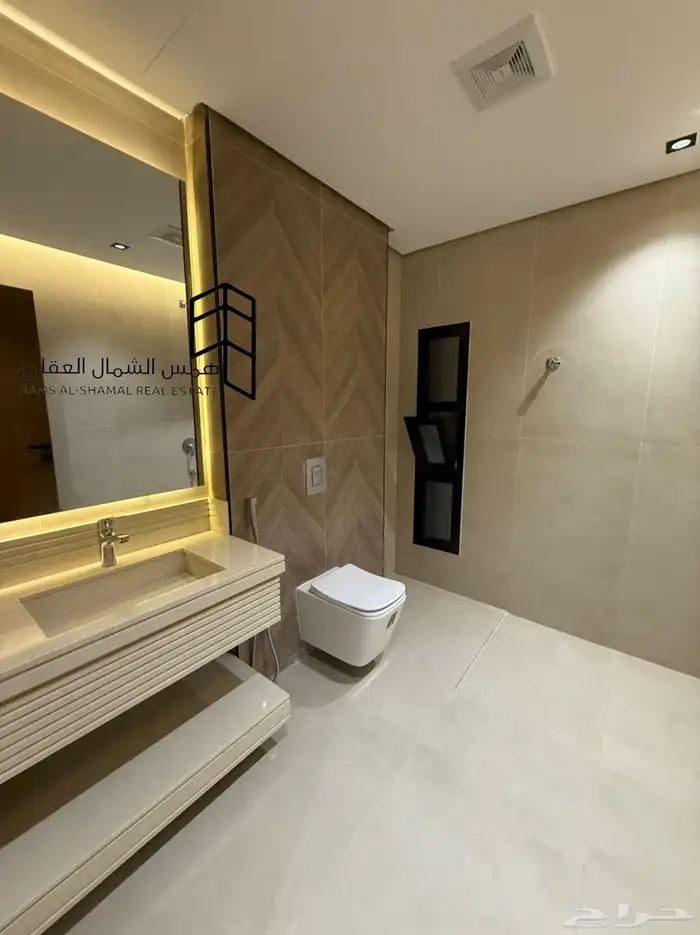 للبيع فيلا نص ارض ع شارعين حي الفلاح 3