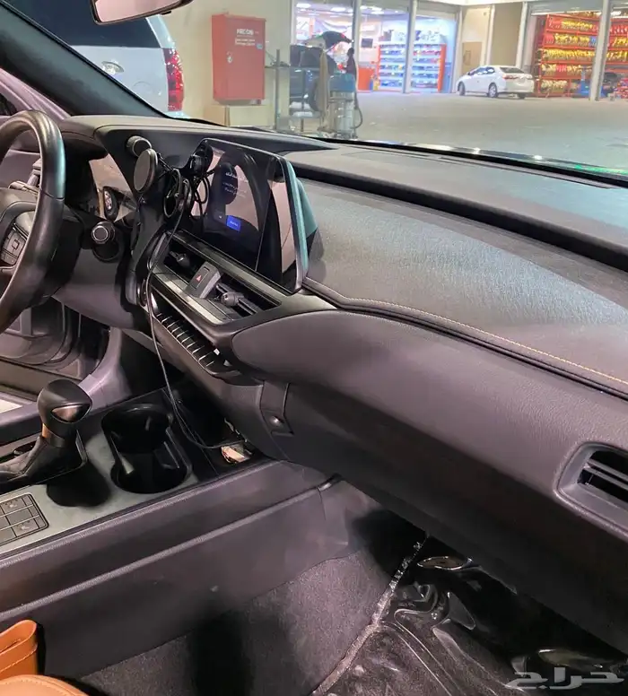 لكزس يو اكس 2023 بحالة الوكالة 6