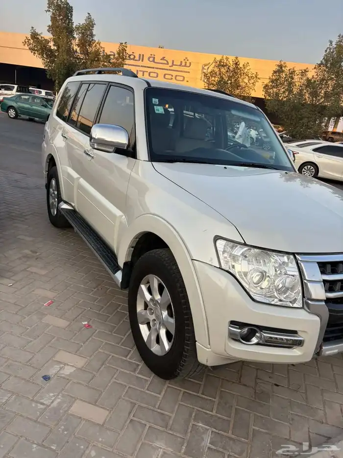 للبيع جيب باجيرو موديل 2018 فل كامل مكينة 3500شرط الفحص 0