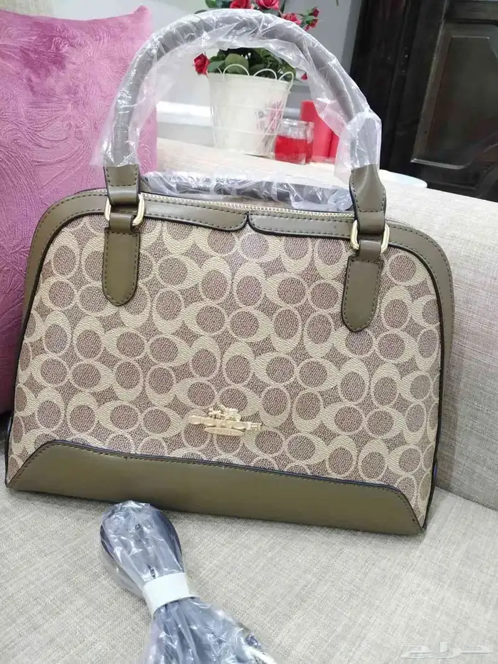 شنطة كوتش هاي كواليتي جديده 0