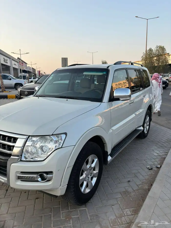 للبيع جيب باجيرو موديل 2018 فل كامل مكينة 3500شرط الفحص 9