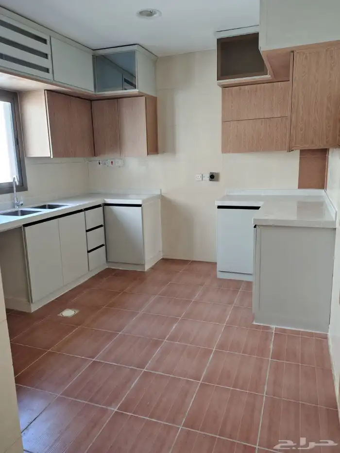 للبيع شقة مجددة دبلكس دورين بالراكة الشمالية 6