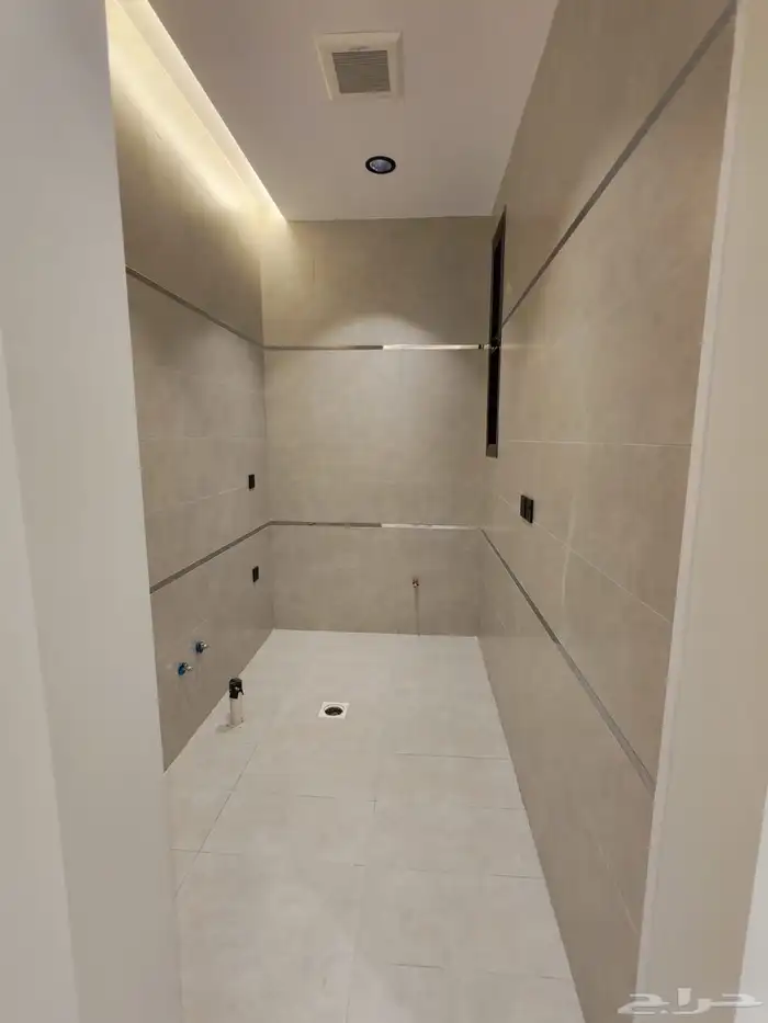 للبيع روف علوي مع ملحق درج داخلي وخارجي في احد رفيدة 18