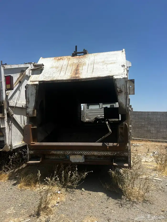 ثلاث شاحنات للبيع سكراب 1