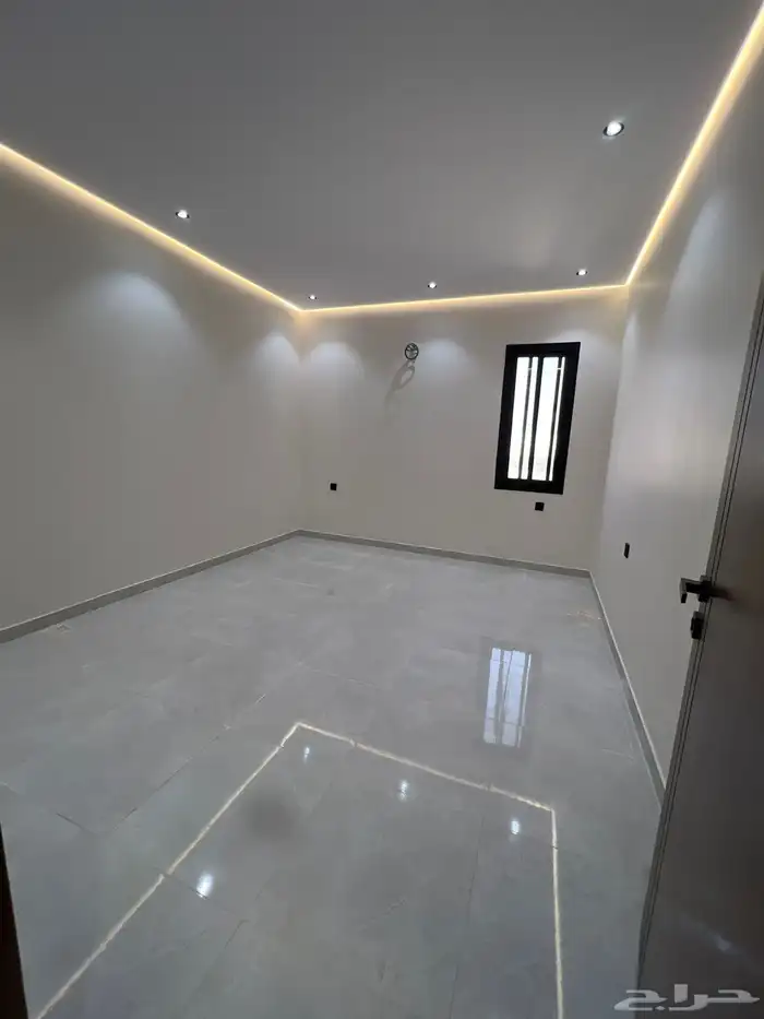 شقق دور ثاني حي البوادي سطح كامل 16