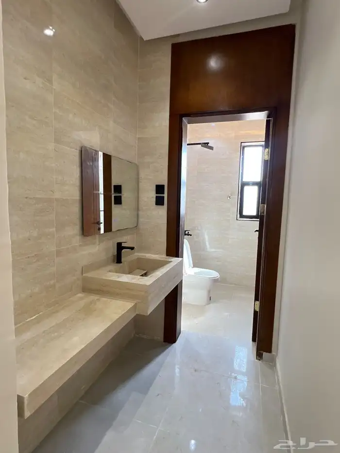 شقق دور ثاني حي البوادي سطح كامل 3