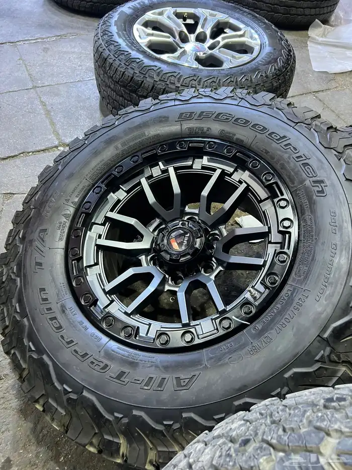 جنوط فيول مع كفرات نص حجري بي اف امريكي مقاس 285 70 17 4