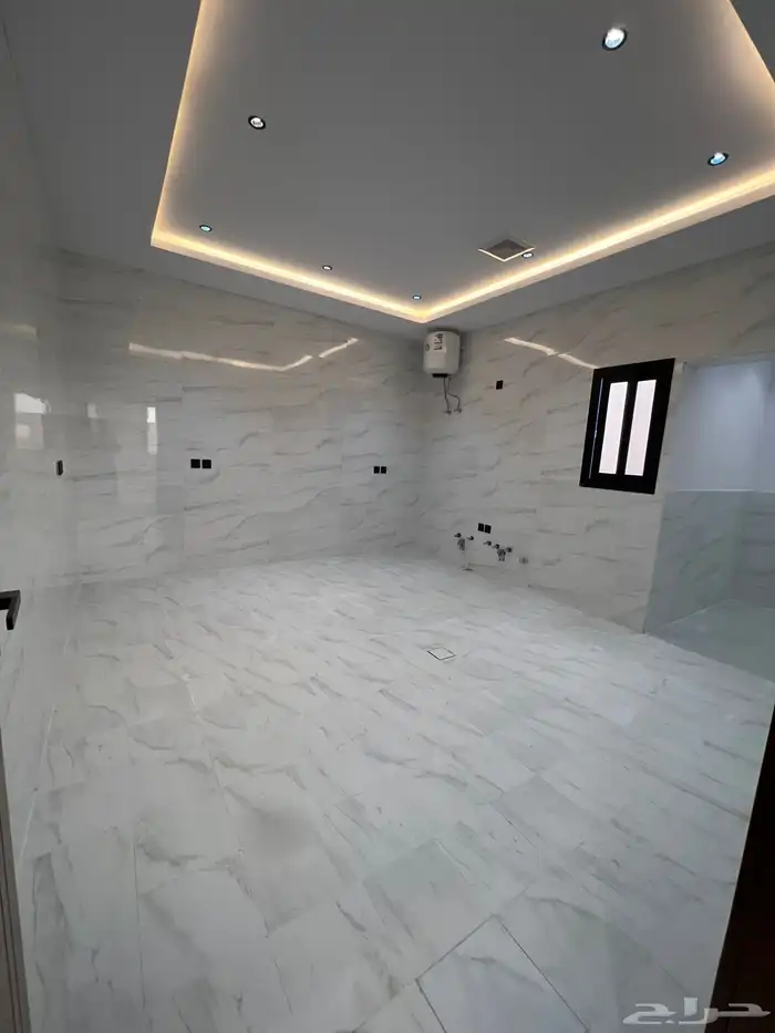 شقق دور ثاني حي البوادي سطح كامل 5