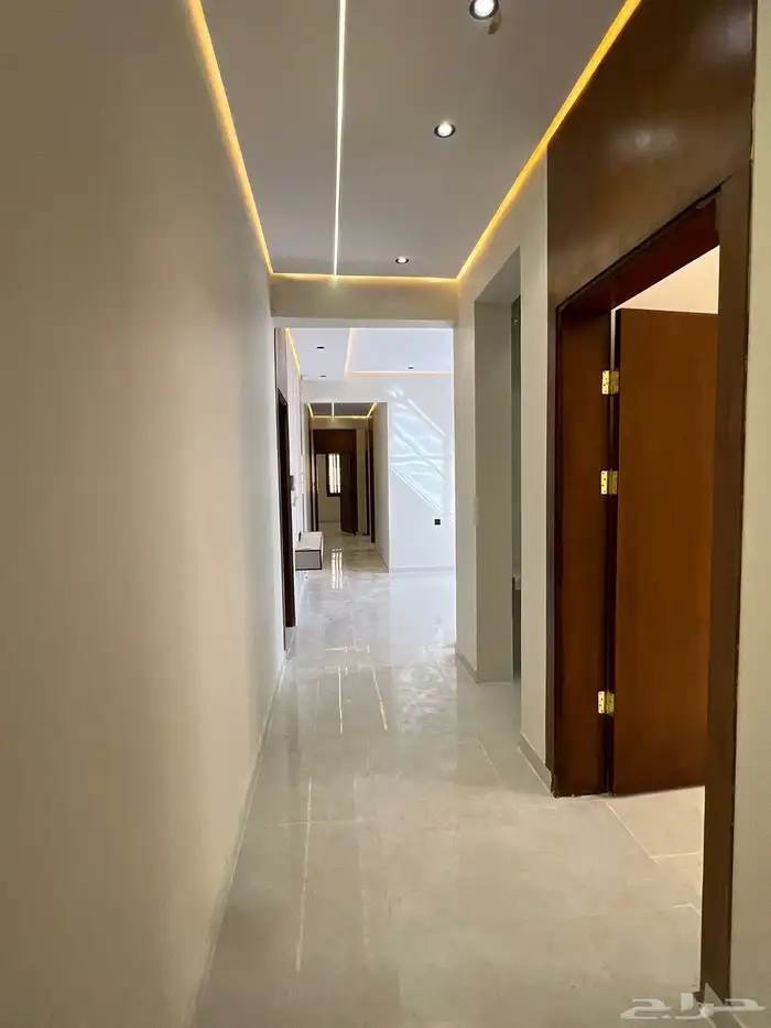 شقق دور ثاني حي البوادي سطح كامل 7