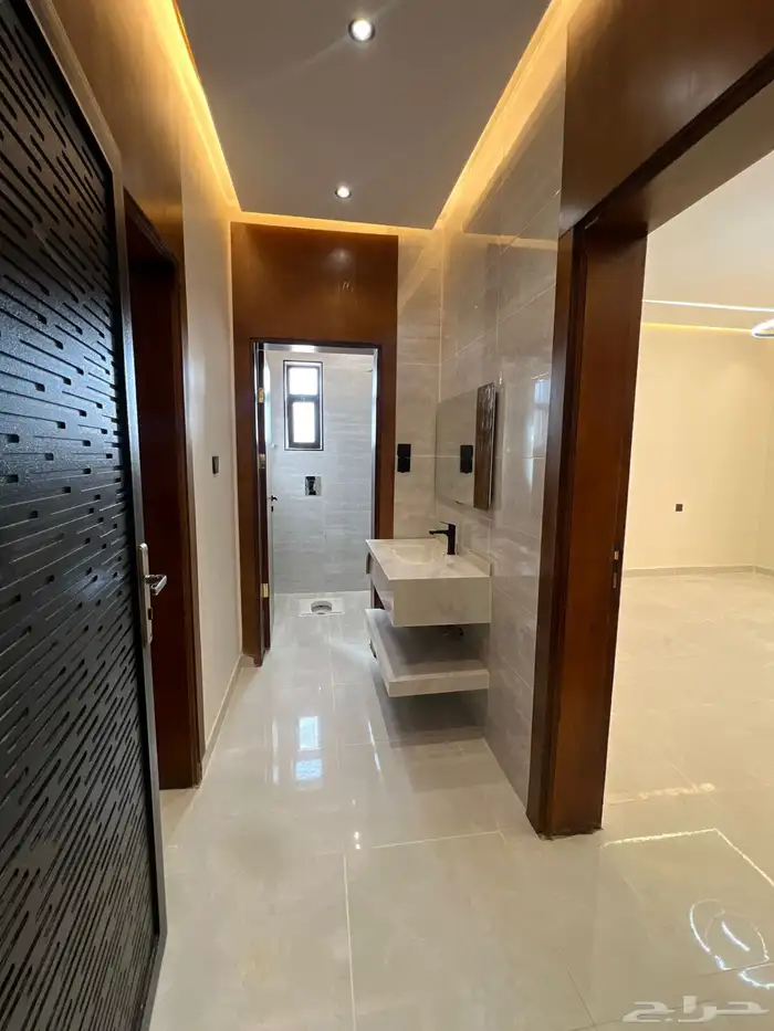 شقق دور ثاني حي البوادي سطح كامل 8