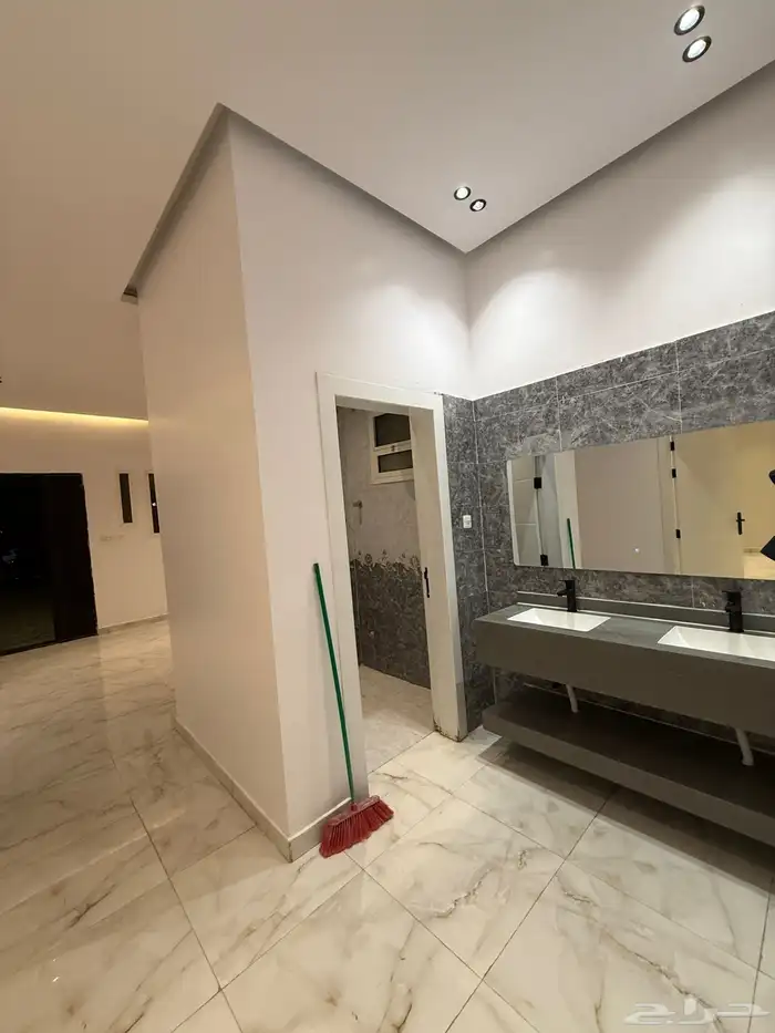 للايجار دور ارضي بحي الرمال 4 غرف نظيف جدا 8
