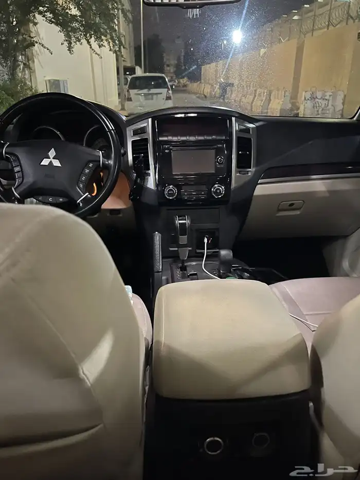 للبيع باجيرو 2017 نص فل نظيف اللون لولي 25