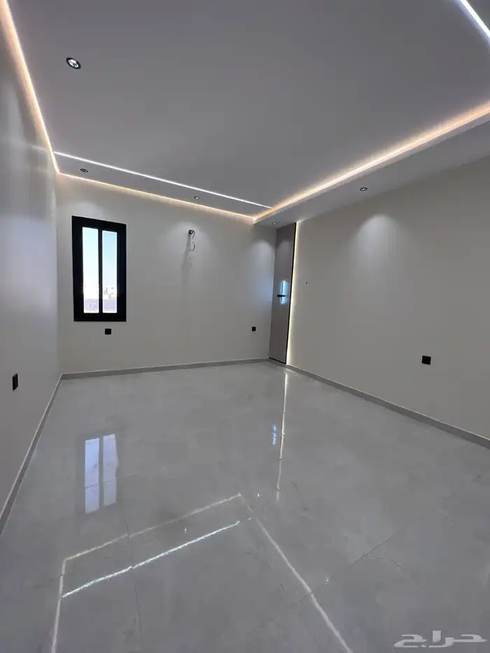 شقق دور ثاني حي البوادي سطح كامل 2