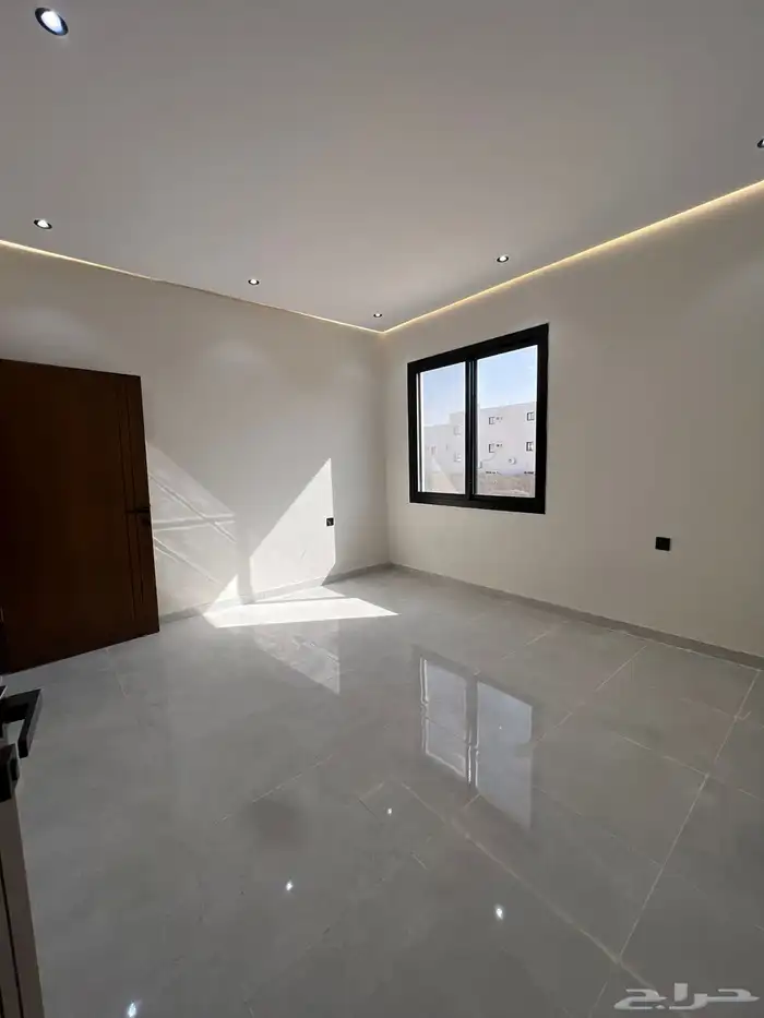 شقق دور ثاني حي البوادي سطح كامل 6