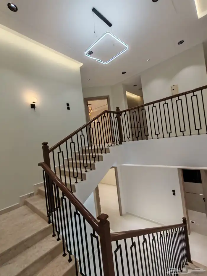 للبيع روف علوي مع ملحق درج داخلي وخارجي في احد رفيدة 20