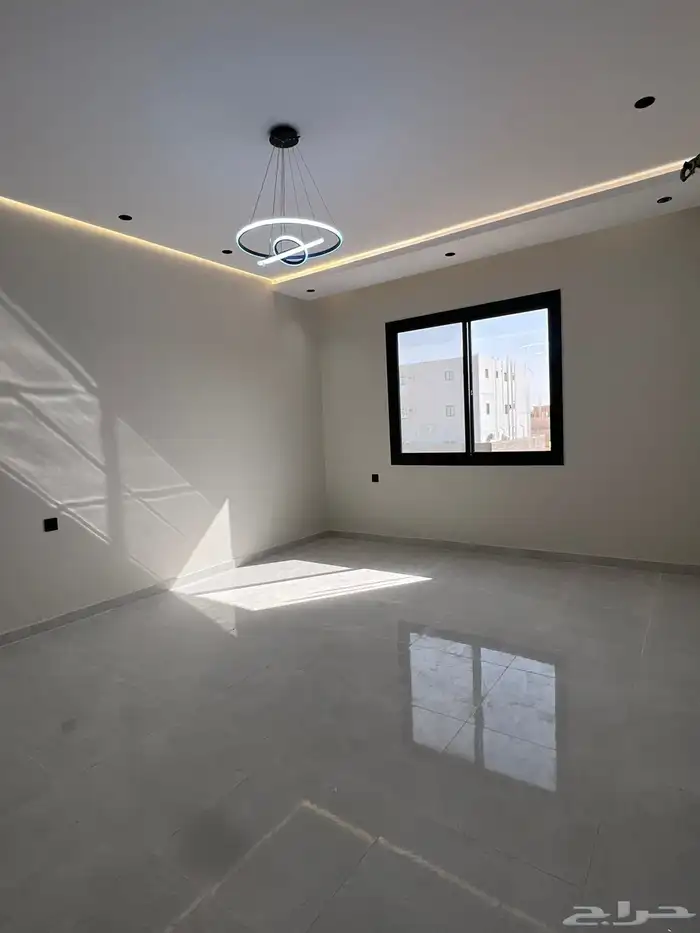 شقق دور ثاني حي البوادي سطح كامل 0