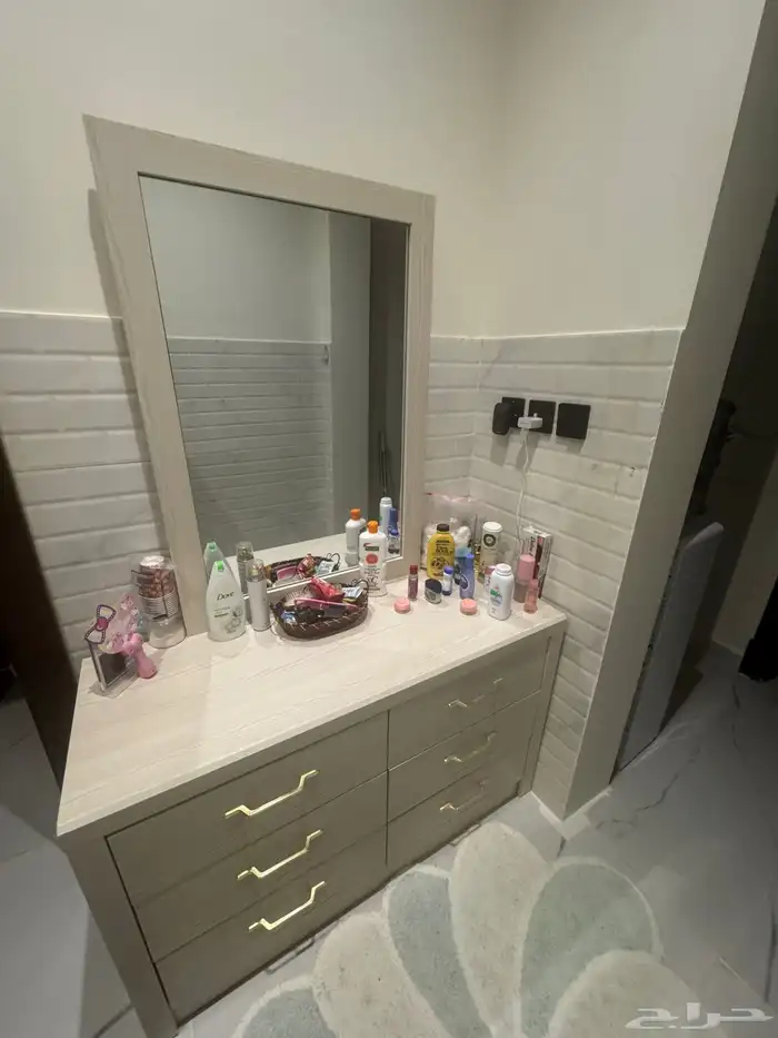 غرفة نوم   سرير وتسريحة 2