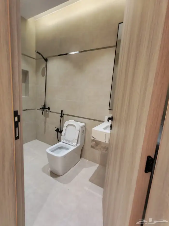 للبيع روف علوي مع ملحق درج داخلي وخارجي في احد رفيدة 21