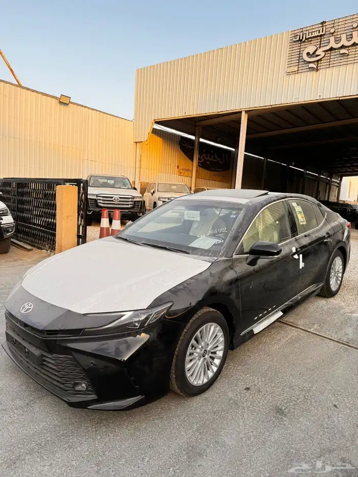 تويوتا كامري 2025 LE بنزين سعودي جديد اللون اسود 1