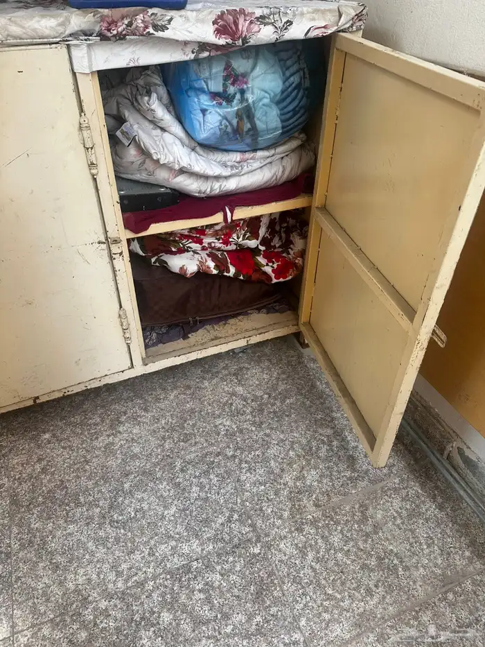 مكتبه ودولاب حديد 3