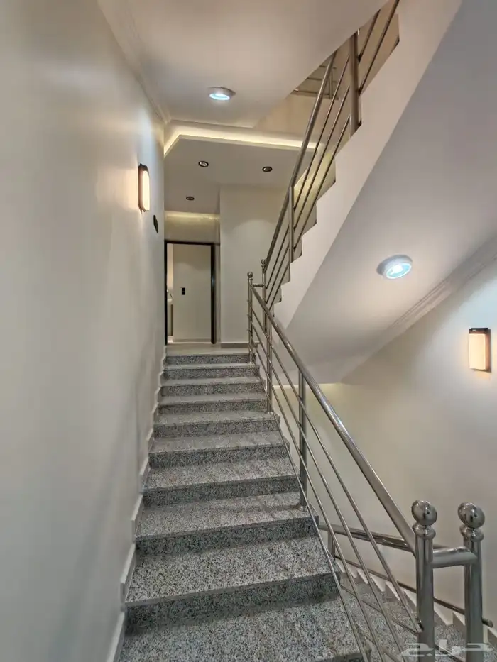 للبيع روف علوي مع ملحق درج داخلي وخارجي في احد رفيدة 3