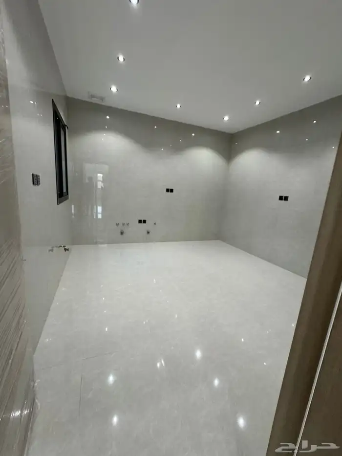 فيلا للبيع المديفر خلف شيب العزيزيه 8