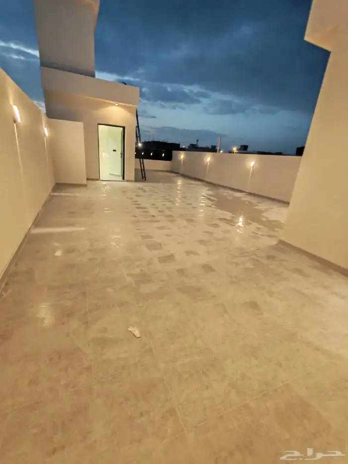 للبيع روف علوي مع ملحق درج داخلي وخارجي في احد رفيدة 27