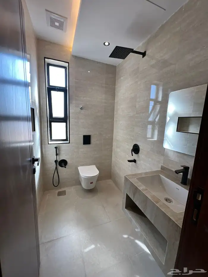 شقق دور ثاني حي البوادي سطح كامل 11