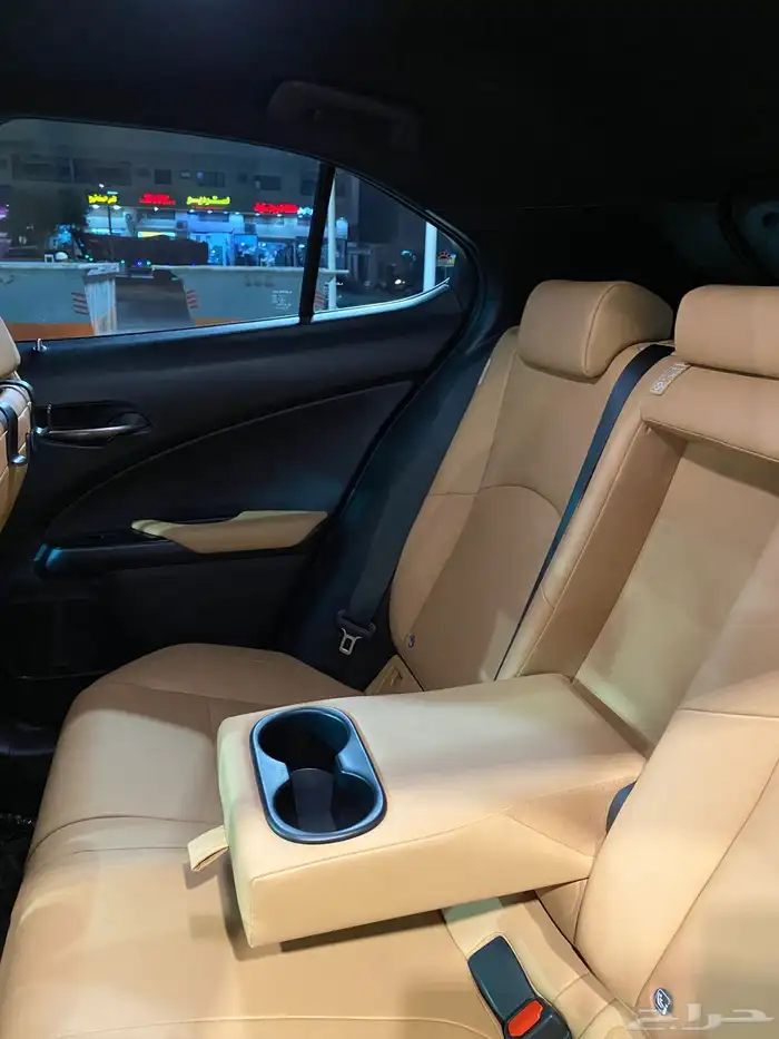 لكزس يو اكس 2023 بحالة الوكالة 4