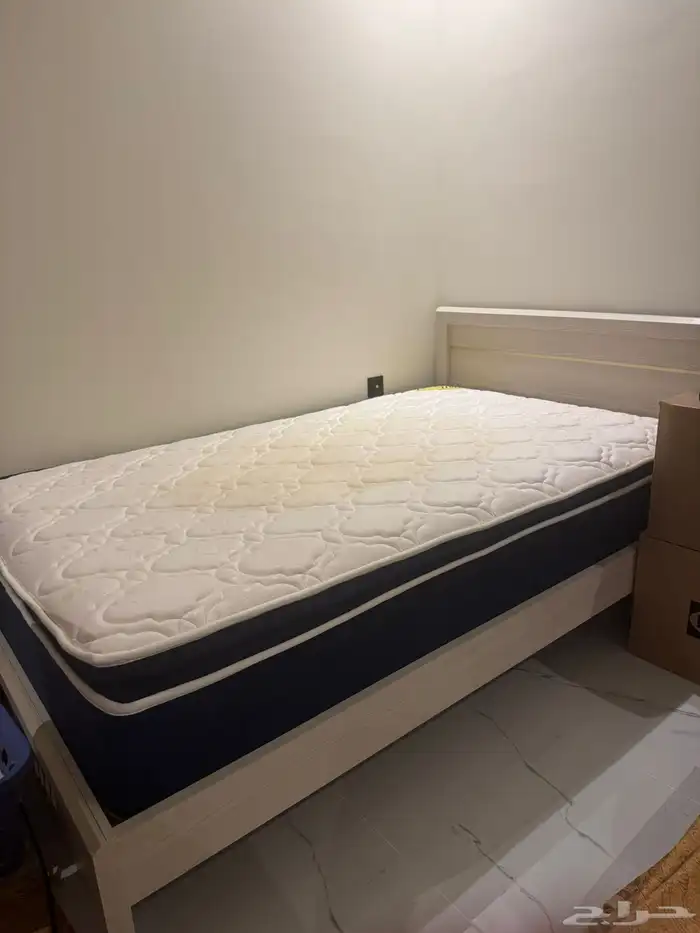 غرفة نوم   سرير وتسريحة 4