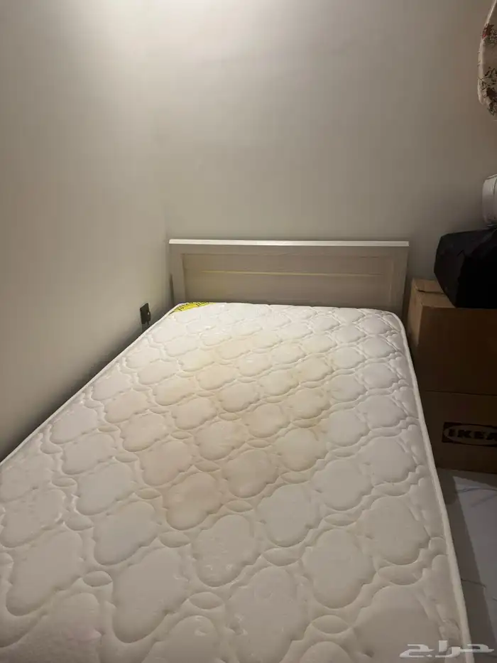 غرفة نوم   سرير وتسريحة 3