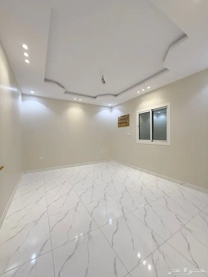 شقق وملاحق للبيع في حي التيسير 11