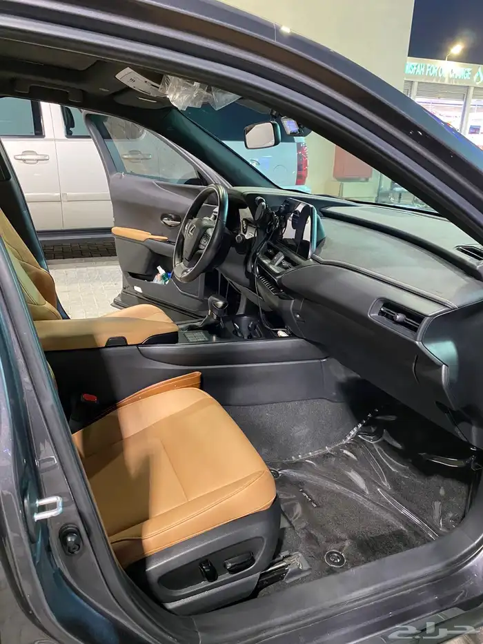 لكزس يو اكس 2023 بحالة الوكالة 16