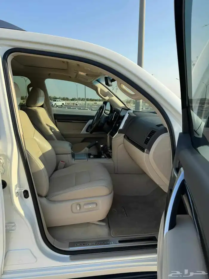 2020 Land Cruiser VX-R1 5.7L 13