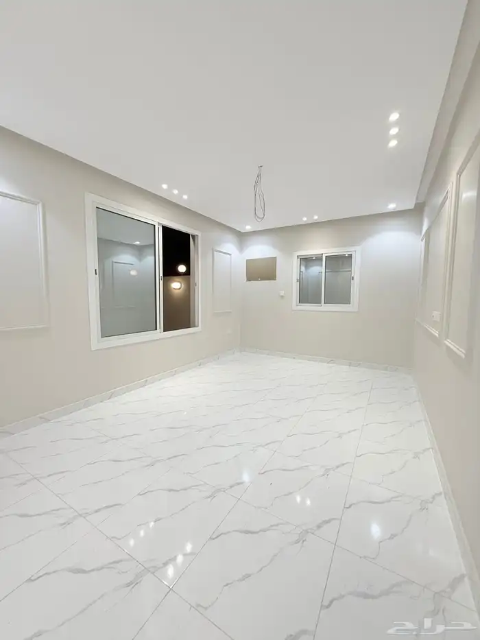 شقق وملاحق للبيع في حي التيسير 10