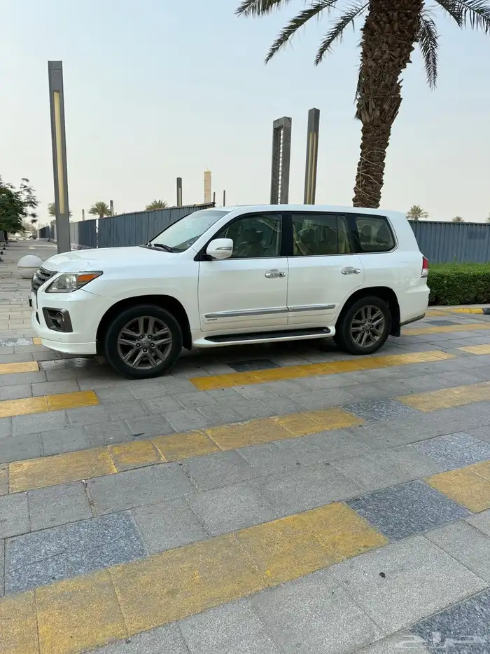 جيب لكزس 2013 فل كامل 1