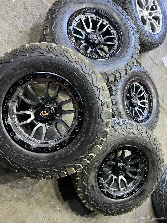 جنوط فيول مع كفرات نص حجري بي اف امريكي مقاس 285 70 17 0