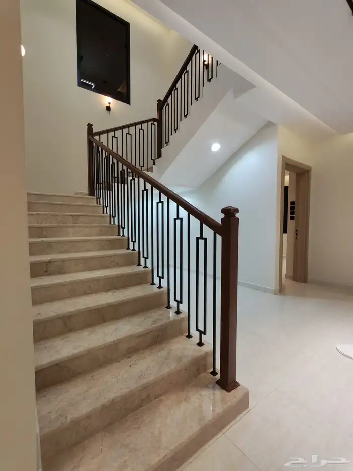 للبيع روف علوي مع ملحق درج داخلي وخارجي في احد رفيدة 16