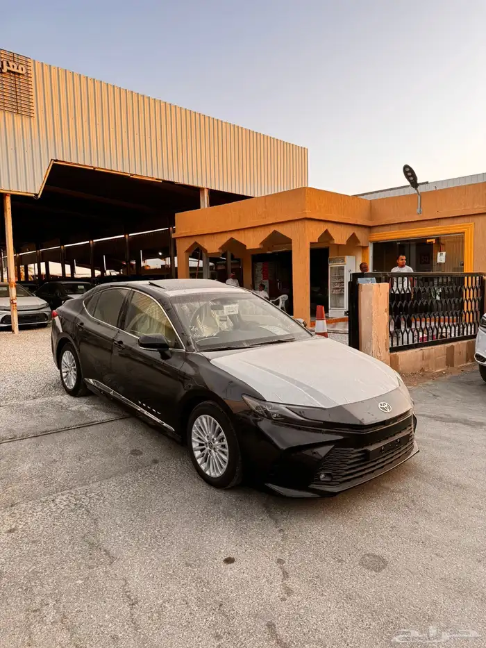 تويوتا كامري 2025 LE بنزين سعودي جديد اللون اسود 3