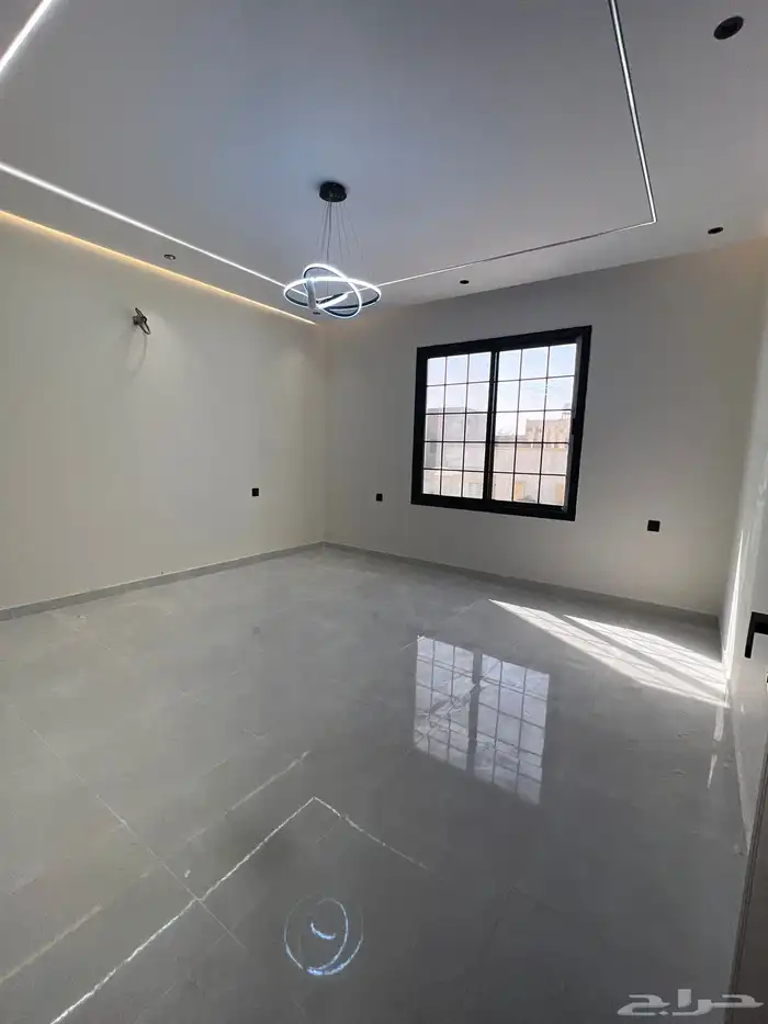 شقق دور ثاني حي البوادي سطح كامل 1