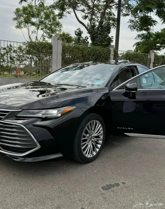 أفالون 2022 أسود مخزن 1